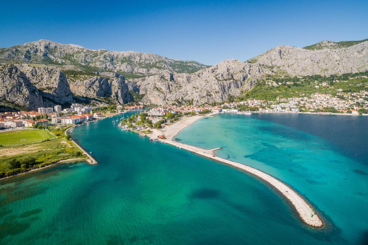Central Alley Omis Exterior photo
